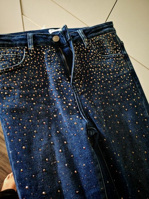 Blugi elastici cu strasuri