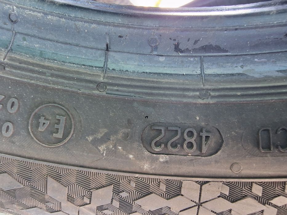 Anvelope 215/55R17 marca Continental, M +S, DOT 2022