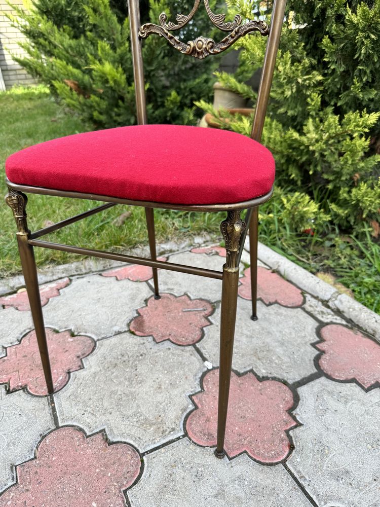 Scaun deosebit din bronz