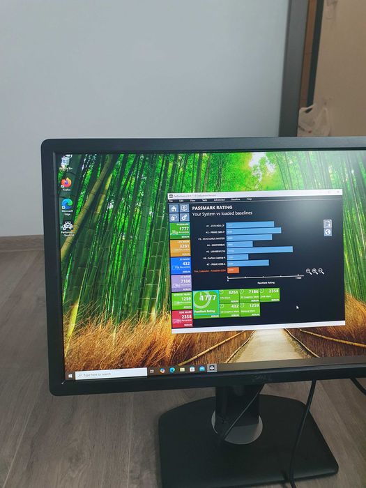 Геймърски компютър с 4 ядрен процесор видеокарта RX570 и монитор Dell