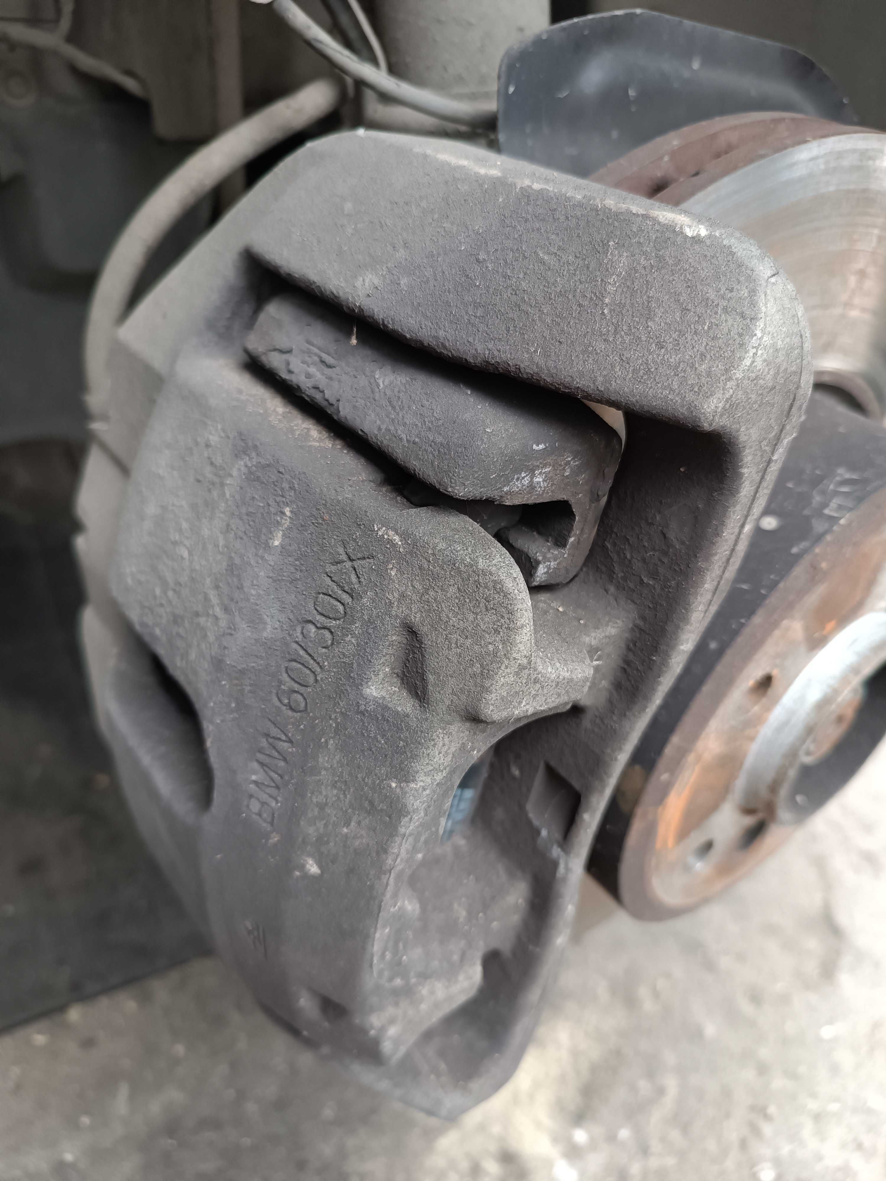 Бмв е60 е61 4х4 Предни полуоски bmw e60 e61 лява дясна полуоска
