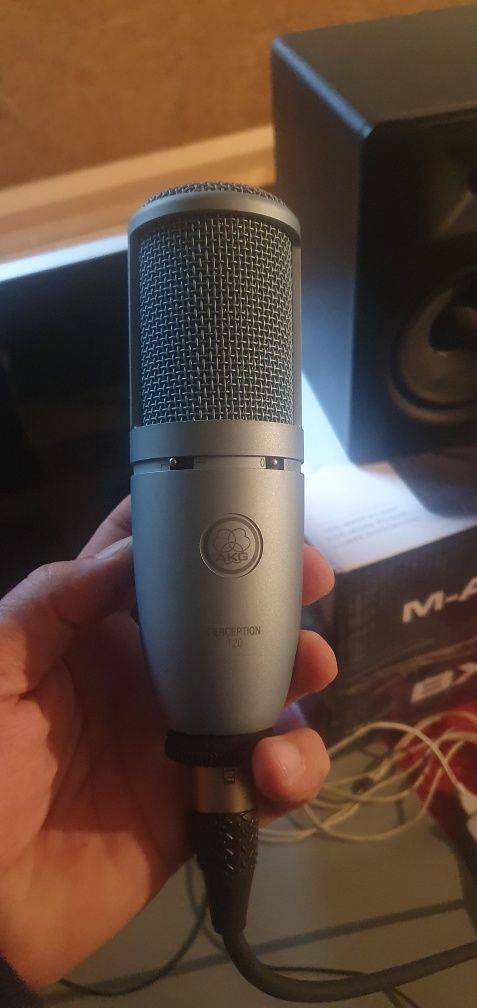 Студини микрафон akg 120