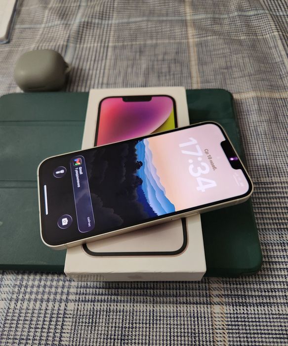 IPhone 14, Samsung Galaxy Z-Fold 4