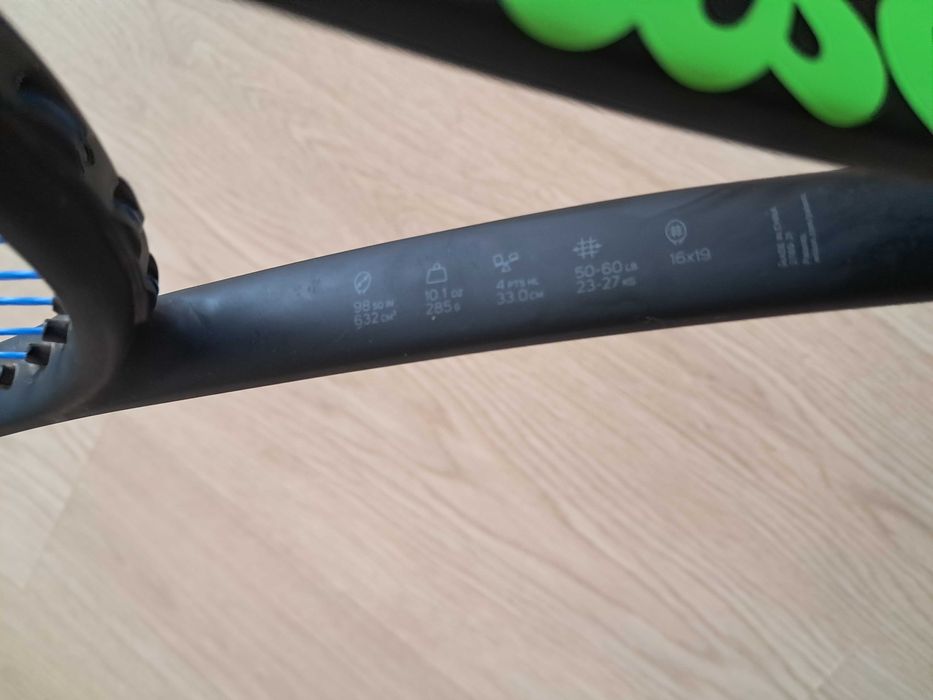 Vând rachetă de tenis