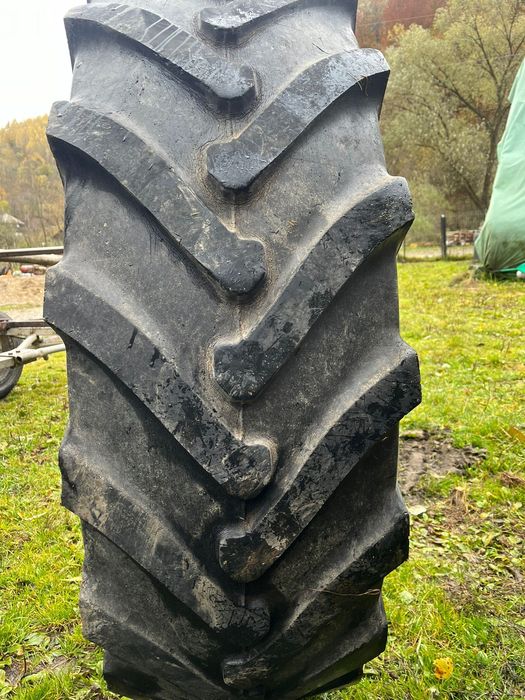 Vând cauciucuri tractor