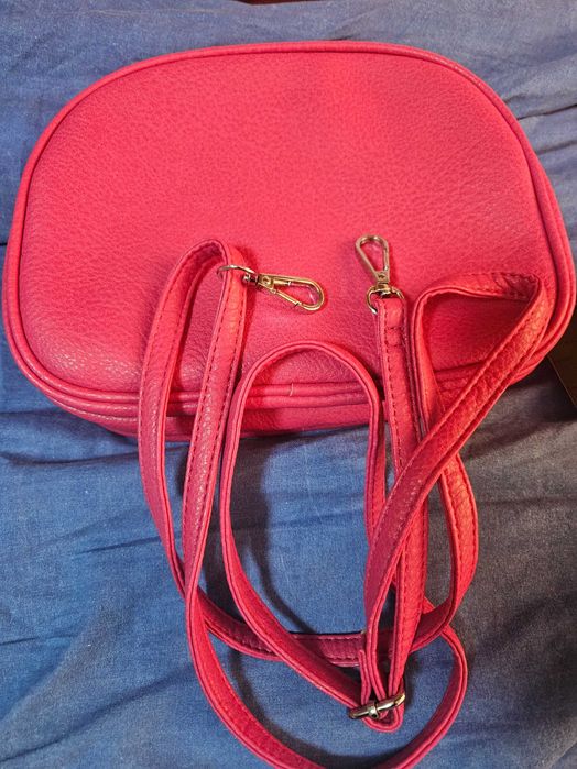 Еко кожа чанта малина