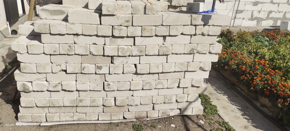 Продам кирпич 50тг штука