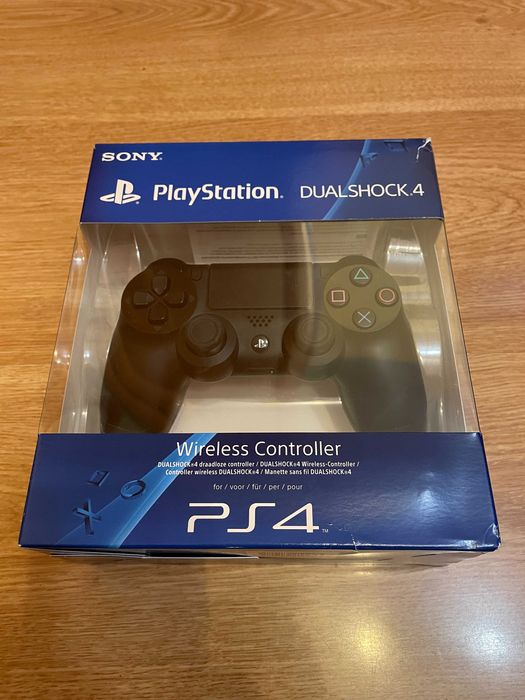 PlayStation 4 PRO 1TB God of War Limited Edition, 2 джойстика, 10 игри