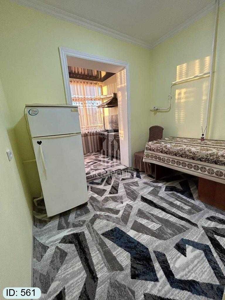 16 maktab tomonda 3 xona kvartira arzon narxda sotiladi