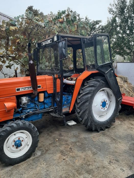 Tractor universal 445