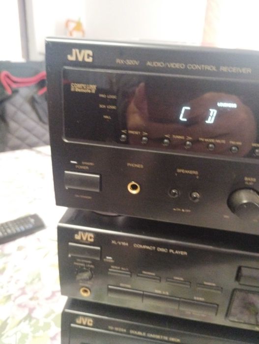 Linie JVC cu telecomanda