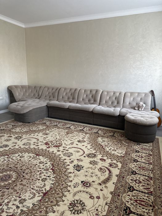 Продается диван модульный б/у, размер 4,7 метра