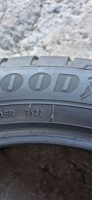 4 anvelope iarna Goodyear 275/45/21.Pretul este pe bucata