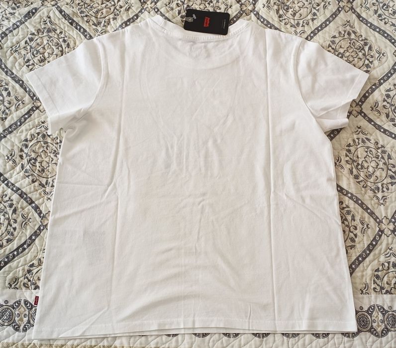 Tricou alb , Levi's  original ,pentru dama ,măsura L-XL. Nou