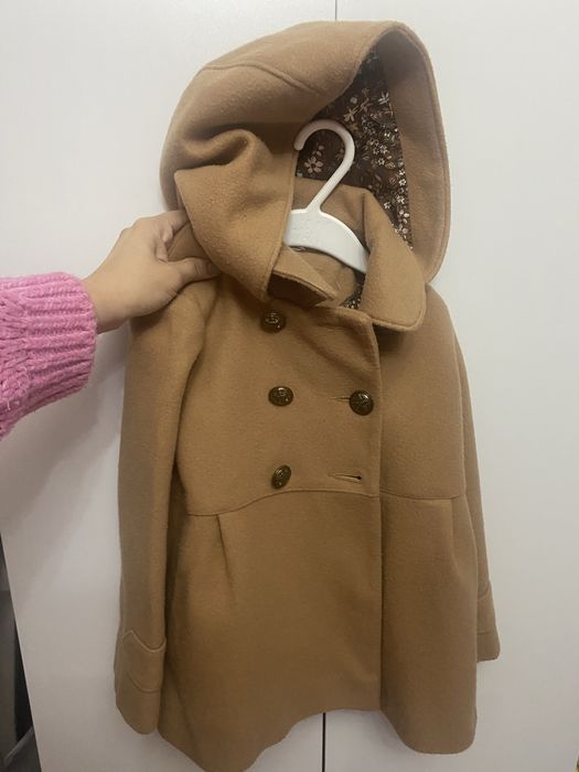 Palton next si blana h&m 4-5 ani