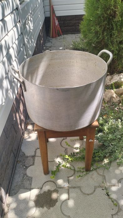 Алюминиевая кастрюля
