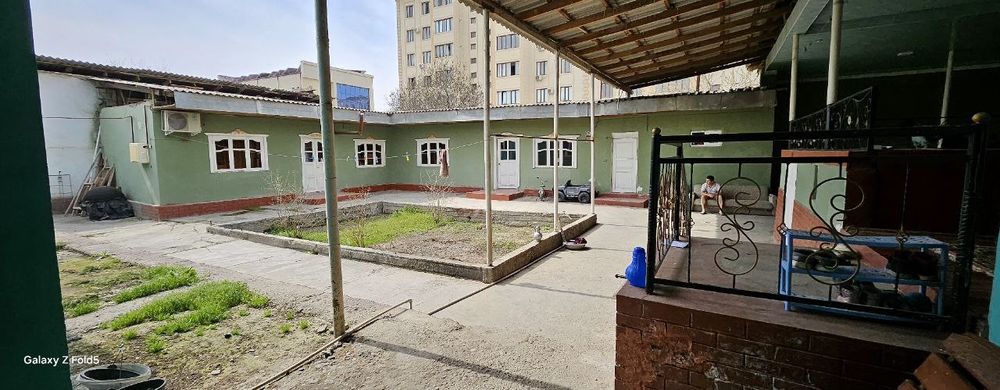 Xovli uy sotiladi 1 mavzeda