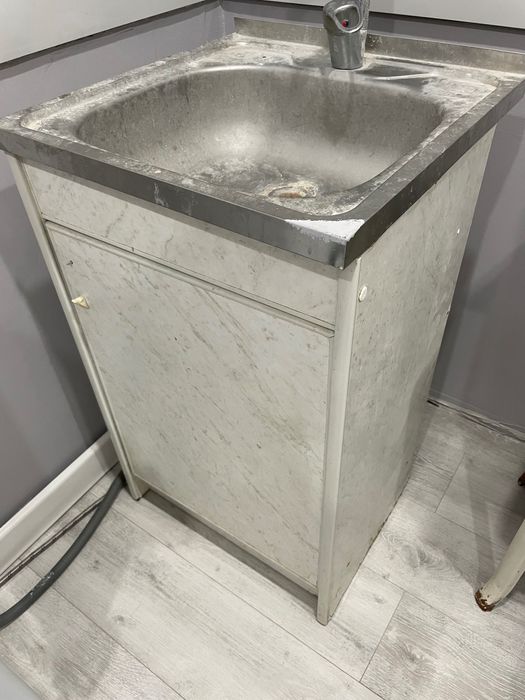 Продам кухонную раковину с тумбой