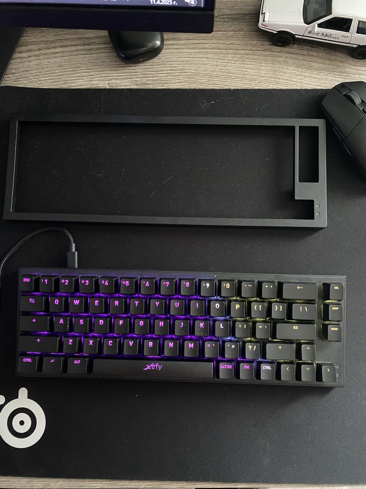 Xtrfy K5 Compact RGB 65% геймърска клавиатура red and white switch