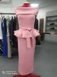 Продается новый розовый костюм
