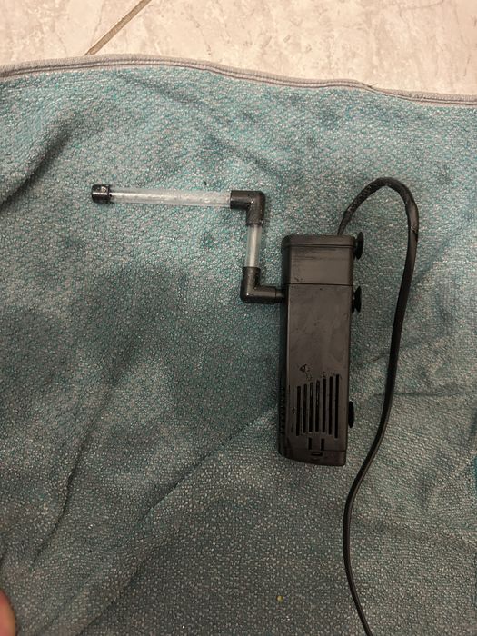 Vand acvarii cu accesorii