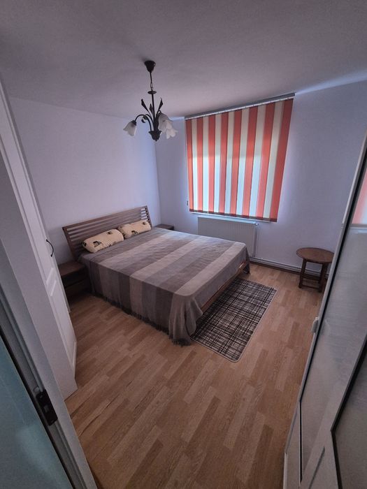 Persoana fizica închiriez apartament