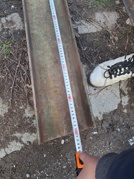 Продавам метални греди тип релса