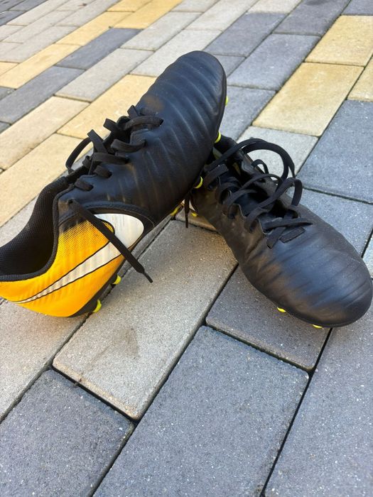 Vând Ghiete de Fotbal Nike Tempo