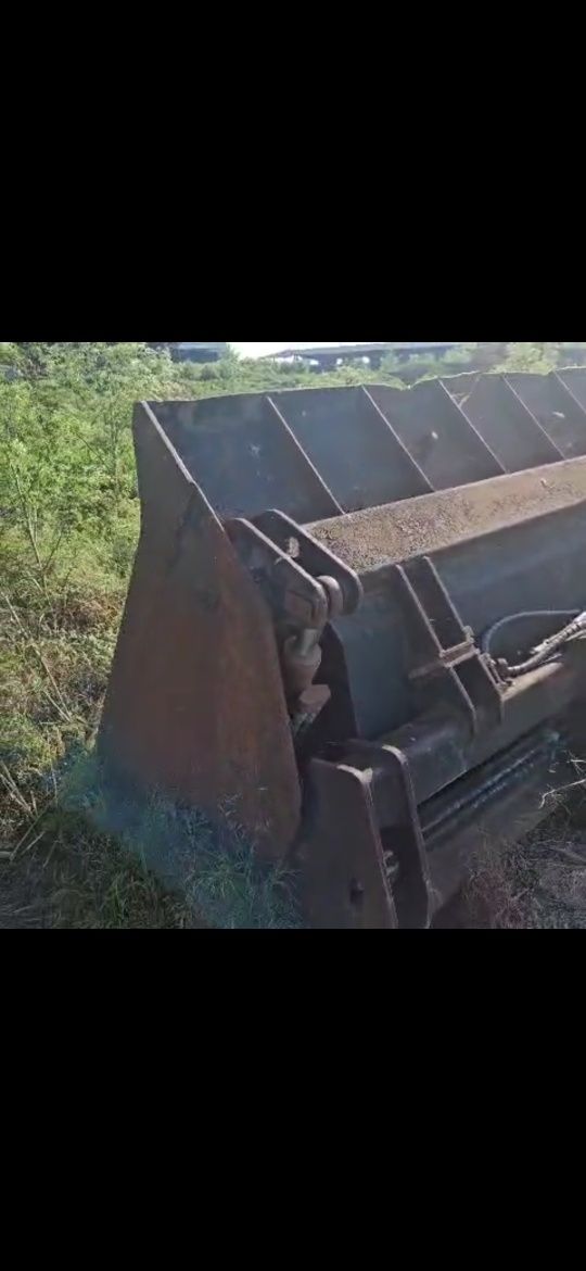 Cupă frontală mare cu descărcare înaltă – pentru cereale /materiale