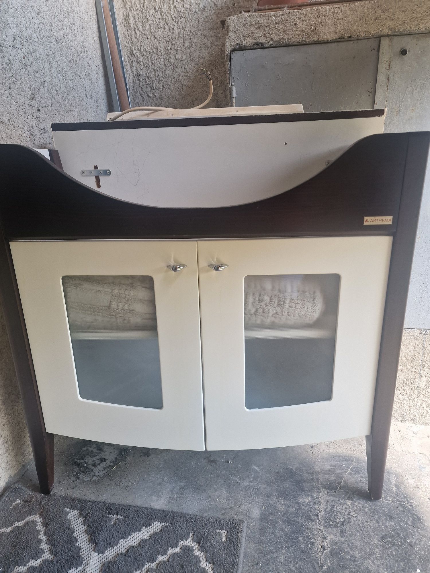Masca chiuveta și oglinda cu dulap baie