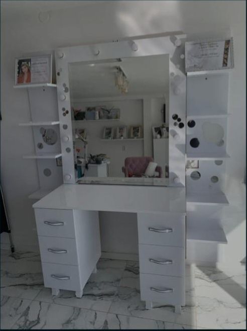 Masa de machiaj cu scaun inclus