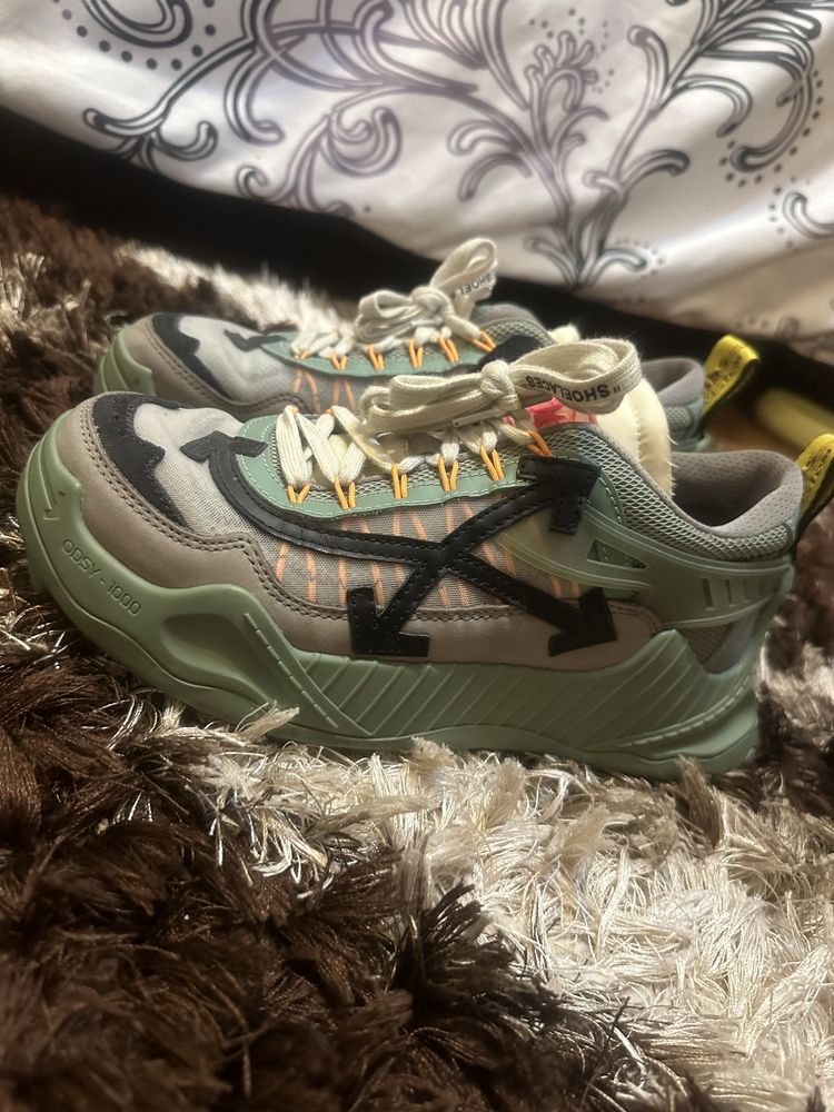 Versace chain reaction