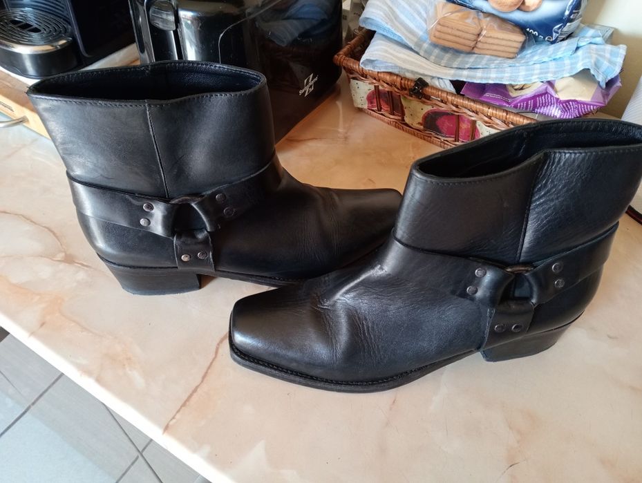 Vând stivale,ciocate