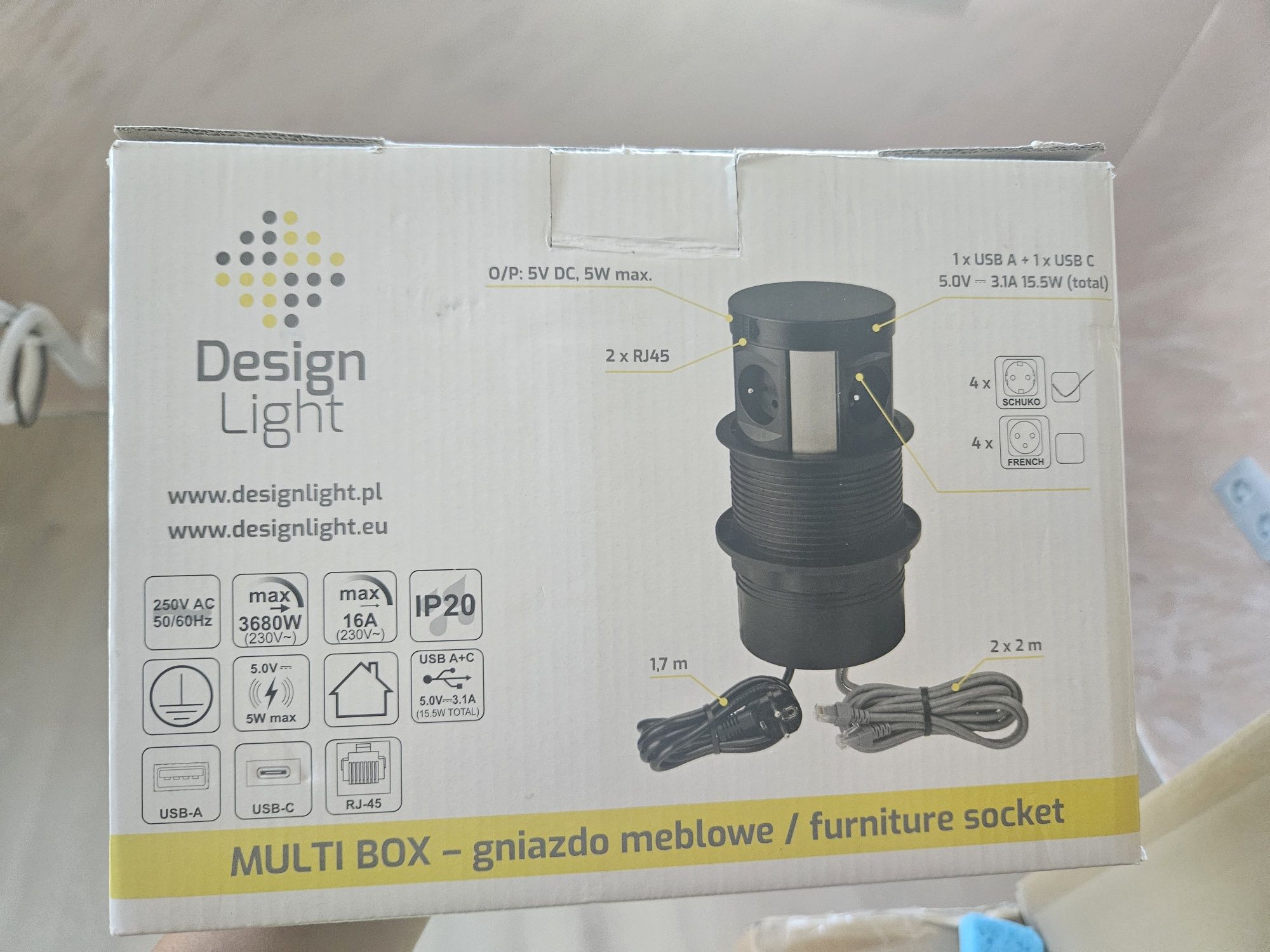 Вертикален контакт с USB за вграждане  - Design Light Poland