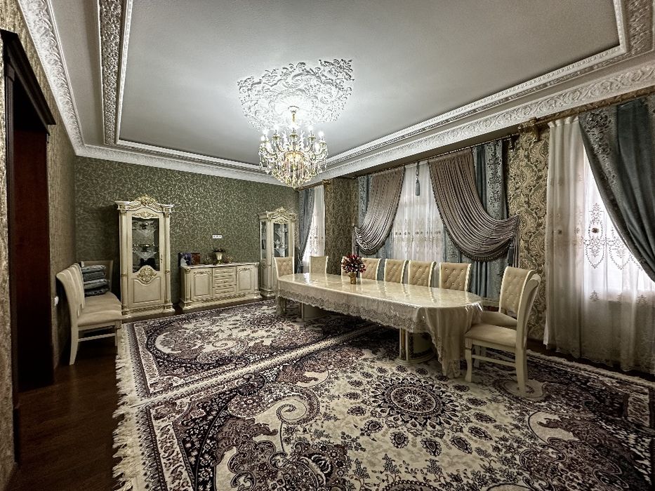 Таййор уй сотилади 9 хона + 2 холл + подвал