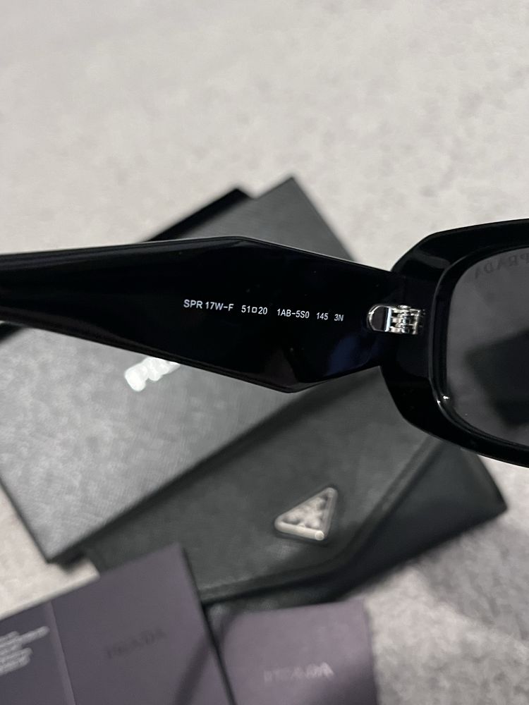 Слънчеви очила Prada symbole