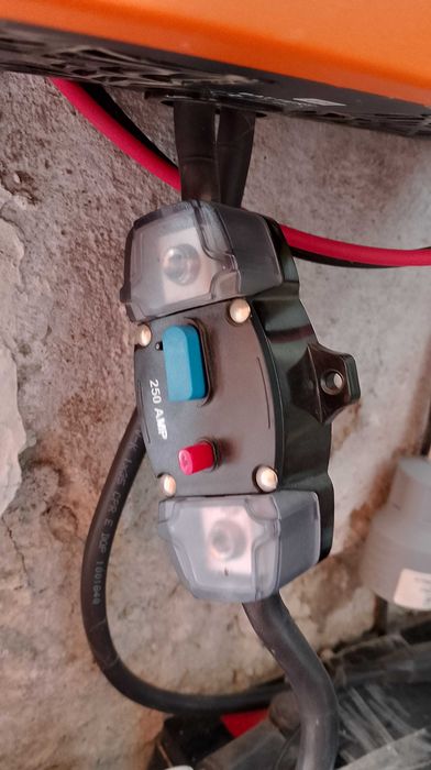 Sistem solar hybrid sau off grid 4.2kW cu LiFePo4 de 7.17kWh