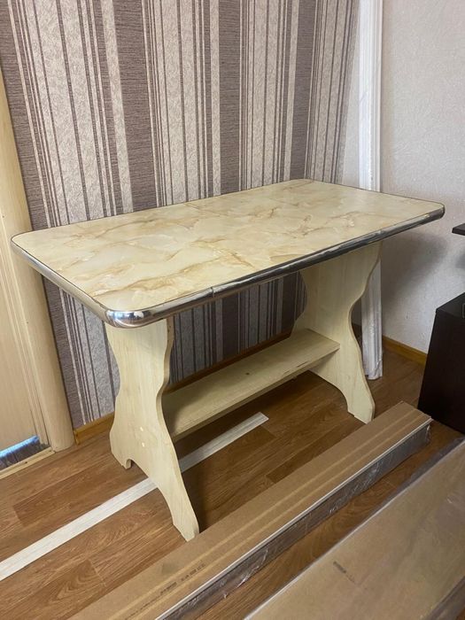 Продам кухоный стол