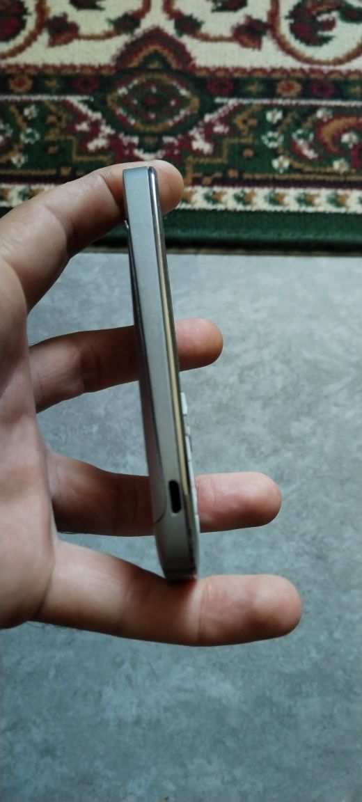 Продам сотовый телефон Nokia E52