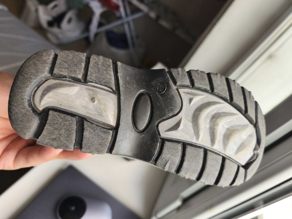 Сапоги, непромокаемые с мехом, теплые.