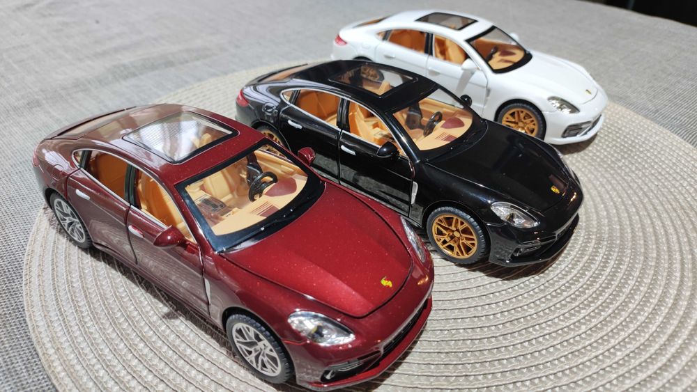 Метални колички Порше/Porsche Panamera. Мащаб 1:24.
