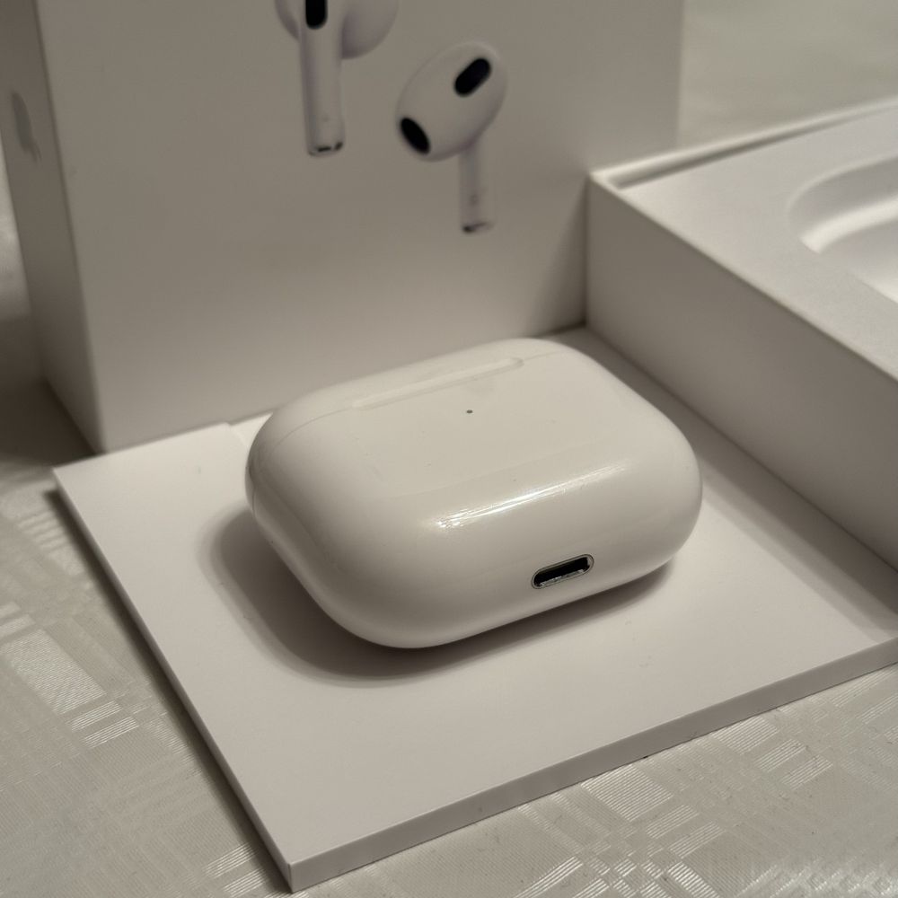AirPods 3 почти новый