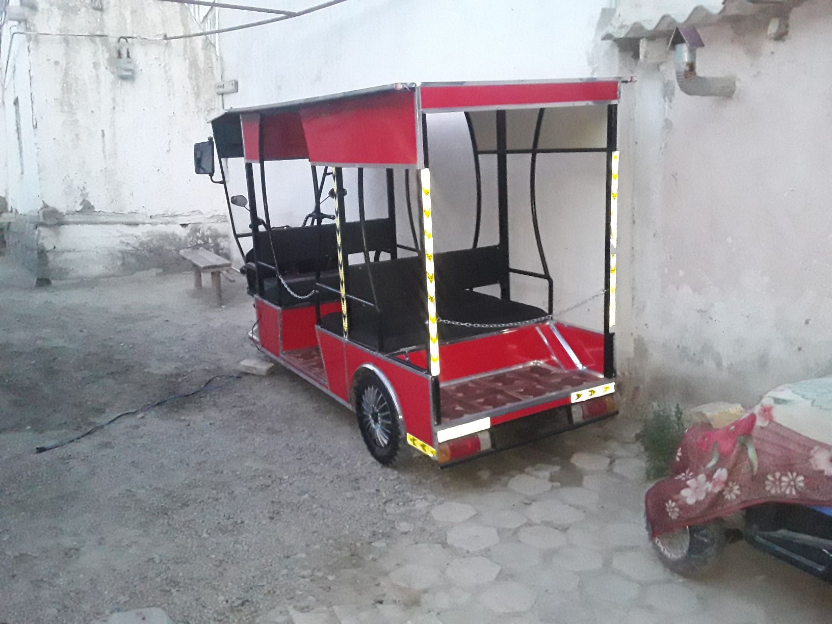 Elektro riksha sotiladi