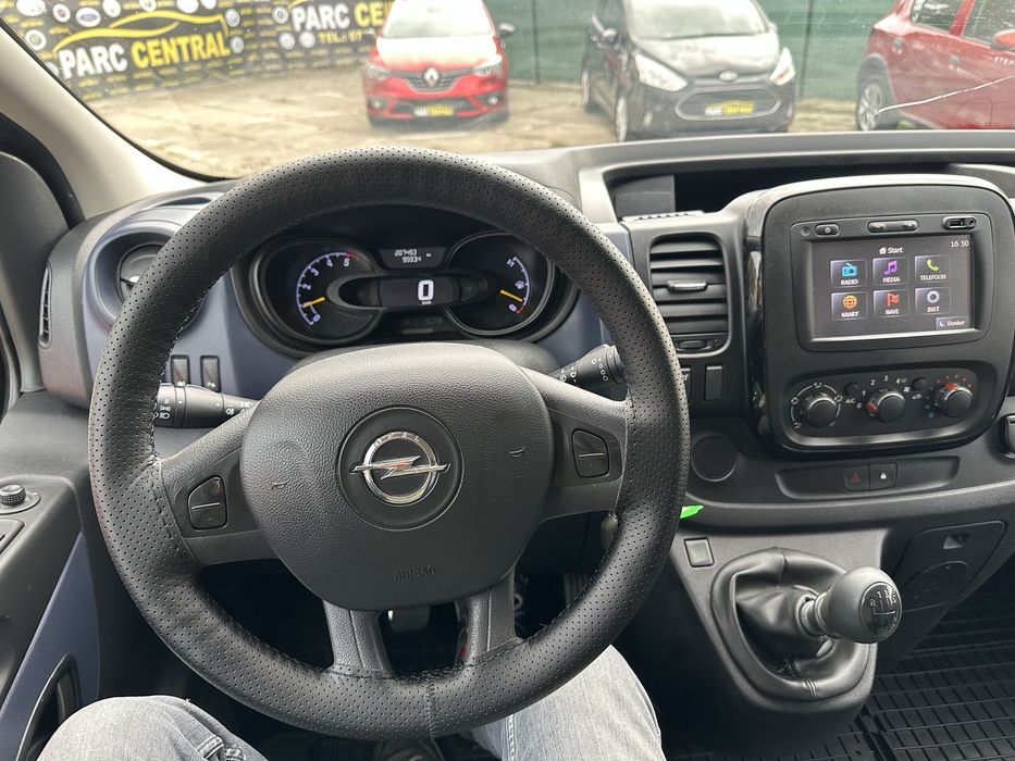 Vand Opel Vivaro lung 2015,euro 5,207000 km reali,6+1 trepte,import
