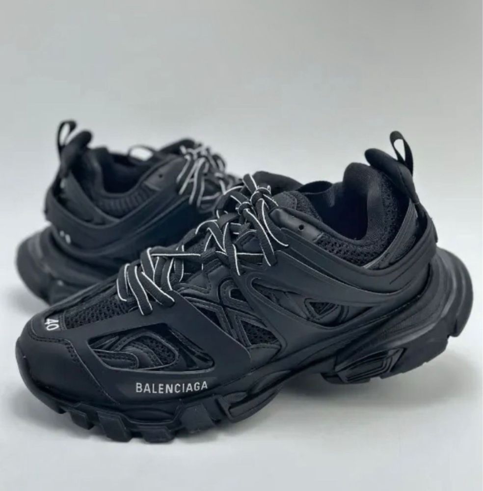 Balenciaga track 39