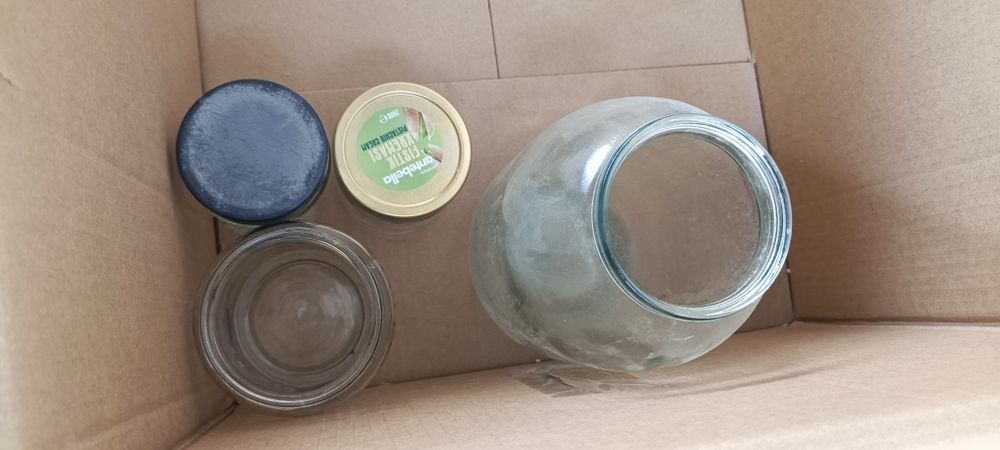 Отдам банки мкр Шугыла