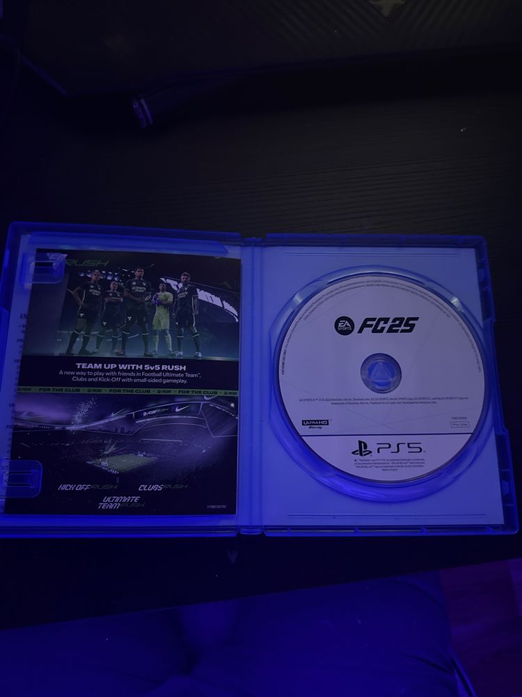 Продавам fc 25 ps5