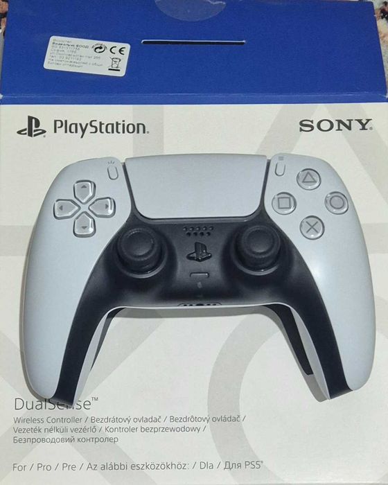 PS5 controller  DualSense