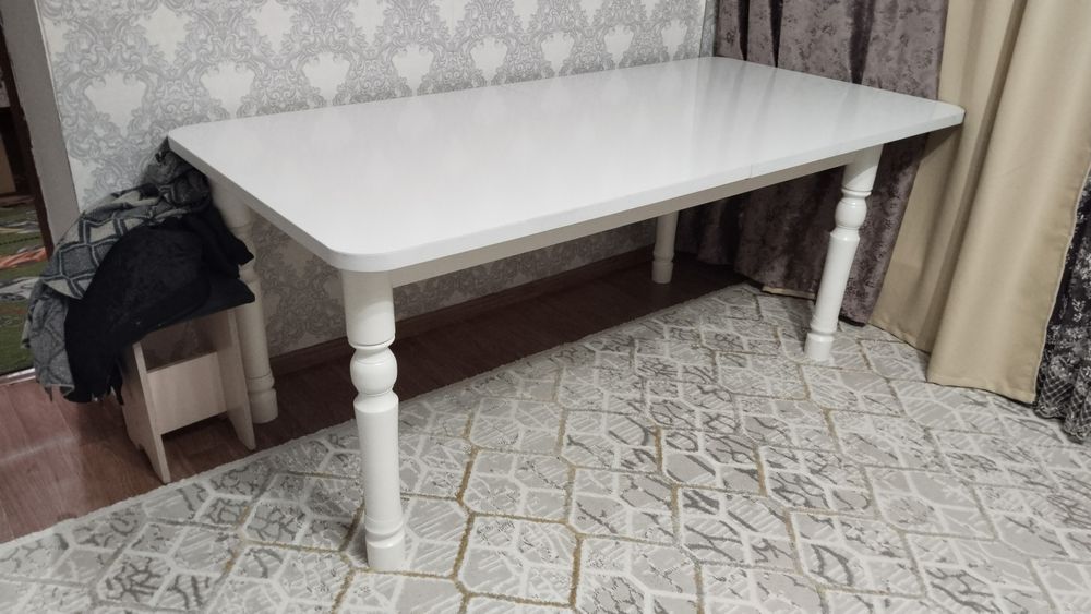 Стол для кухни из дерева