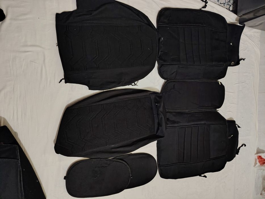Парк сидения чехол ва тарпедкасига чехол сотилади б/у.